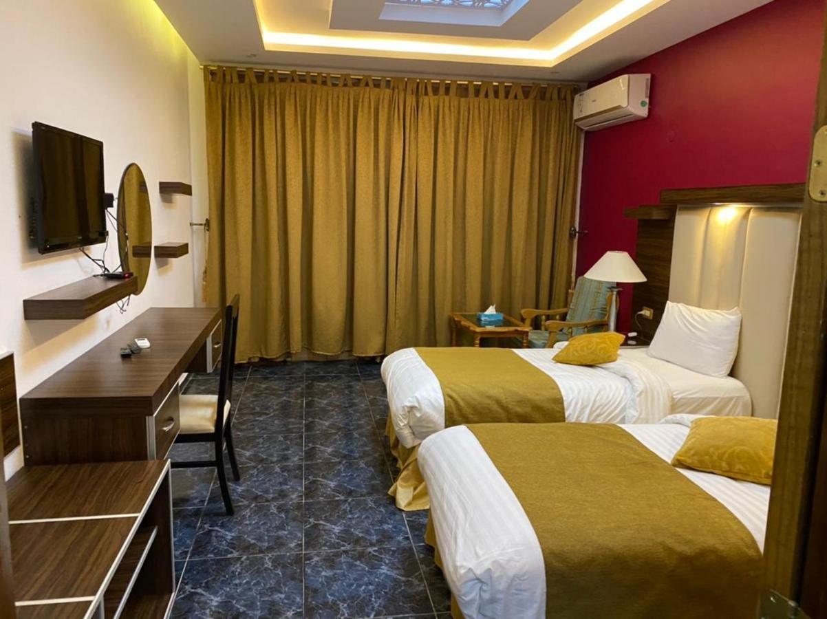 Al Anbat Hotel & Restaurant Ваді-Муса Екстер'єр фото