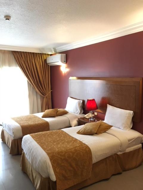 Al Anbat Hotel & Restaurant Ваді-Муса Екстер'єр фото
