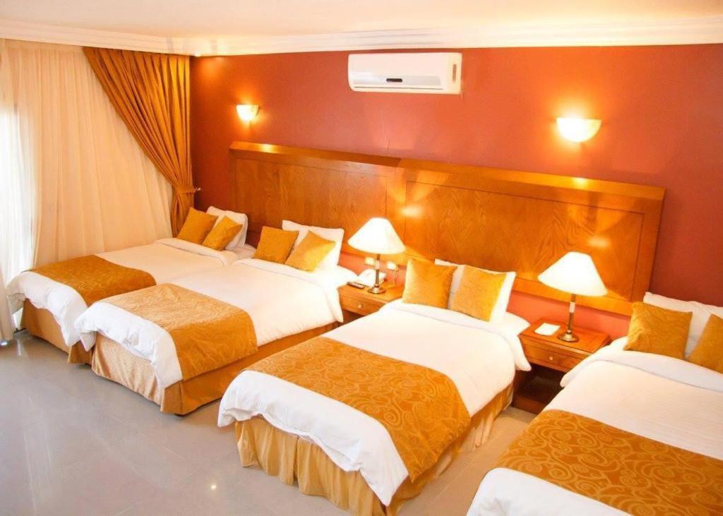 Al Anbat Hotel & Restaurant Ваді-Муса Екстер'єр фото