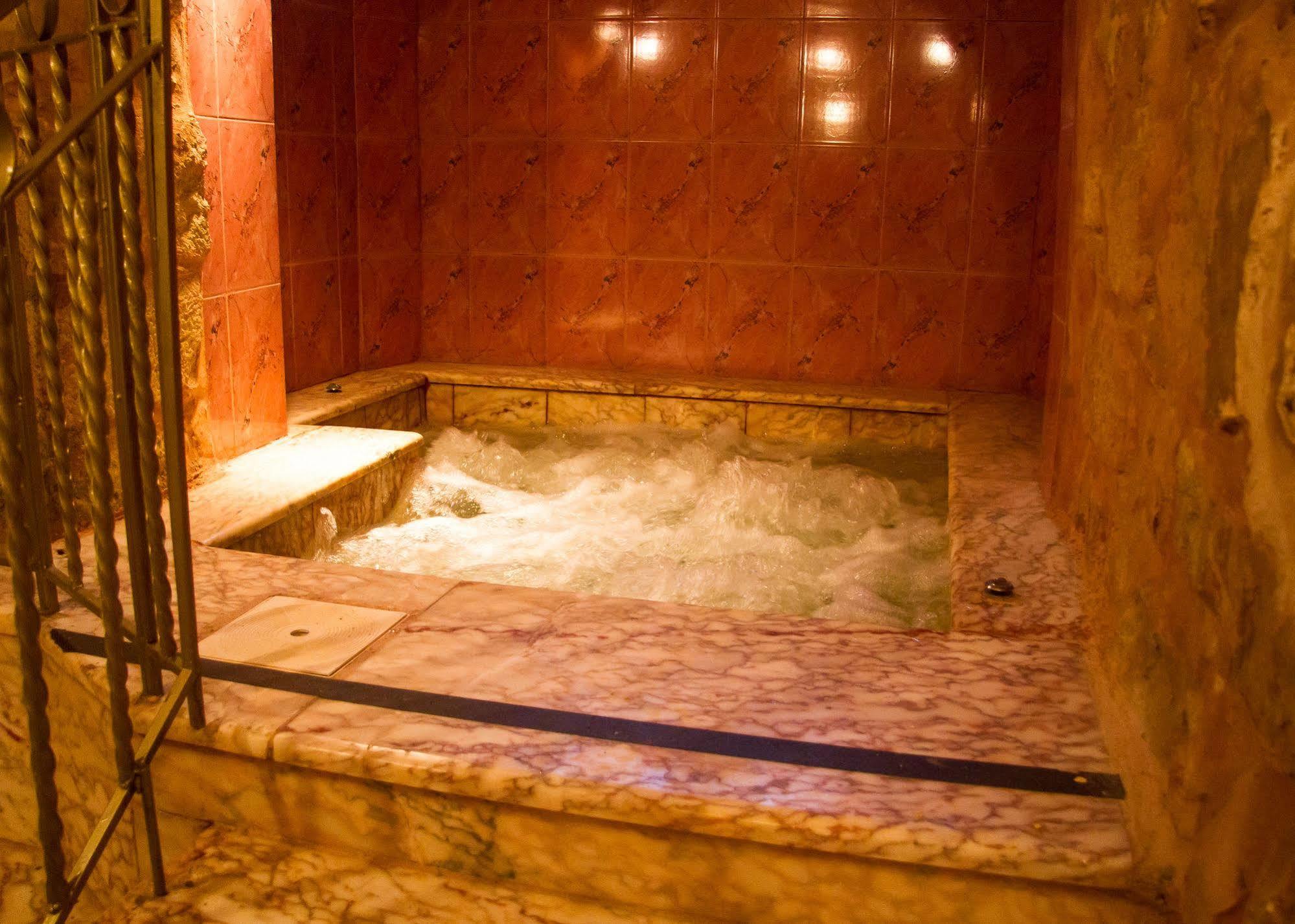 Al Anbat Hotel & Restaurant Ваді-Муса Екстер'єр фото