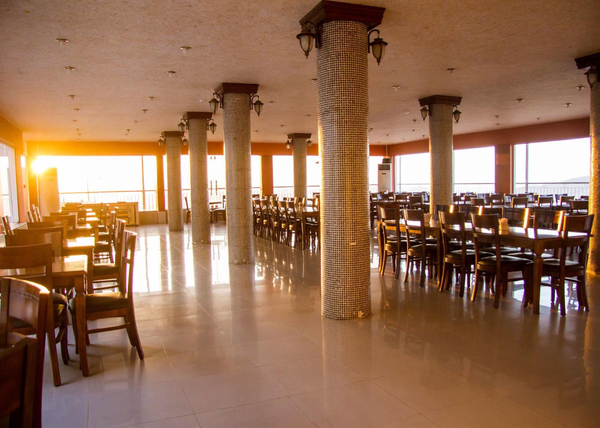 Al Anbat Hotel & Restaurant Ваді-Муса Екстер'єр фото