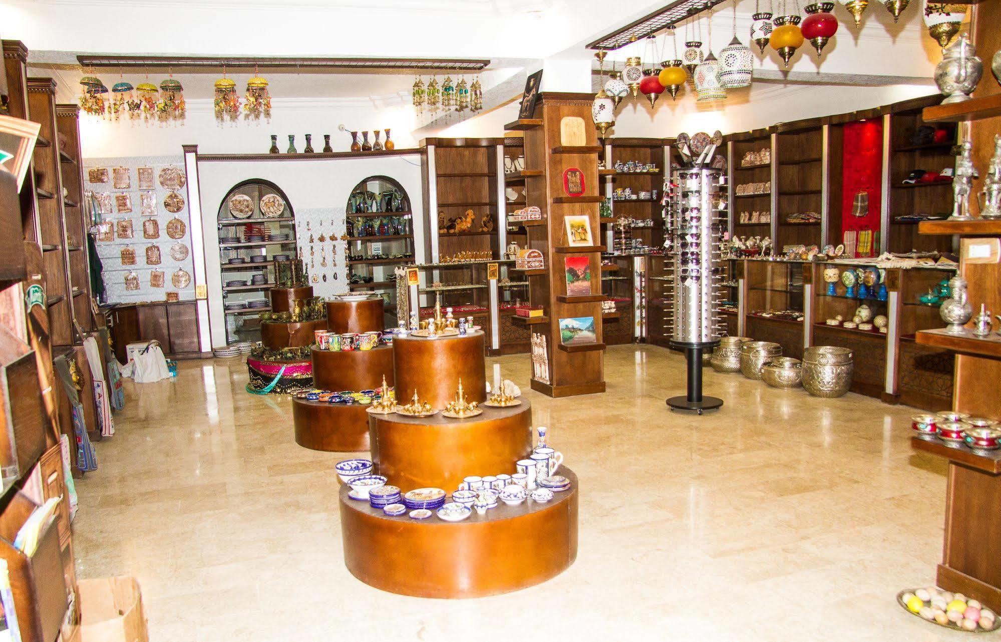 Al Anbat Hotel & Restaurant Ваді-Муса Екстер'єр фото