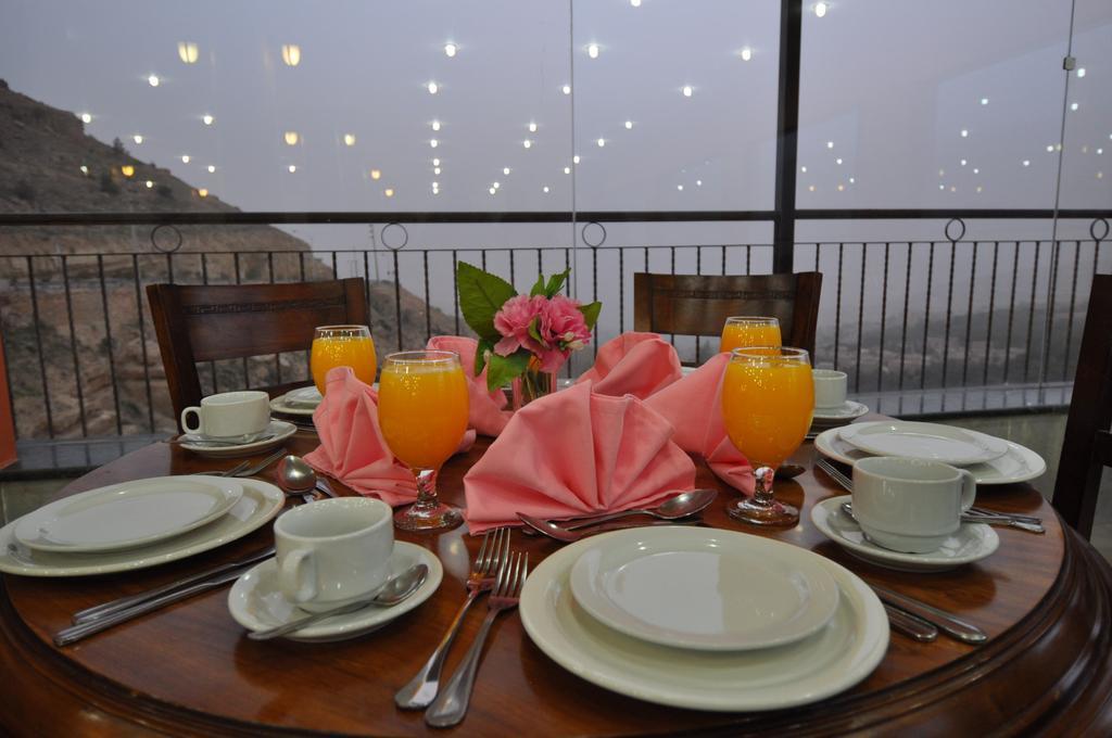 Al Anbat Hotel & Restaurant Ваді-Муса Екстер'єр фото